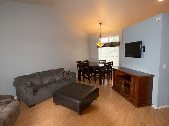 5th image of 11001 Peony Pl NW