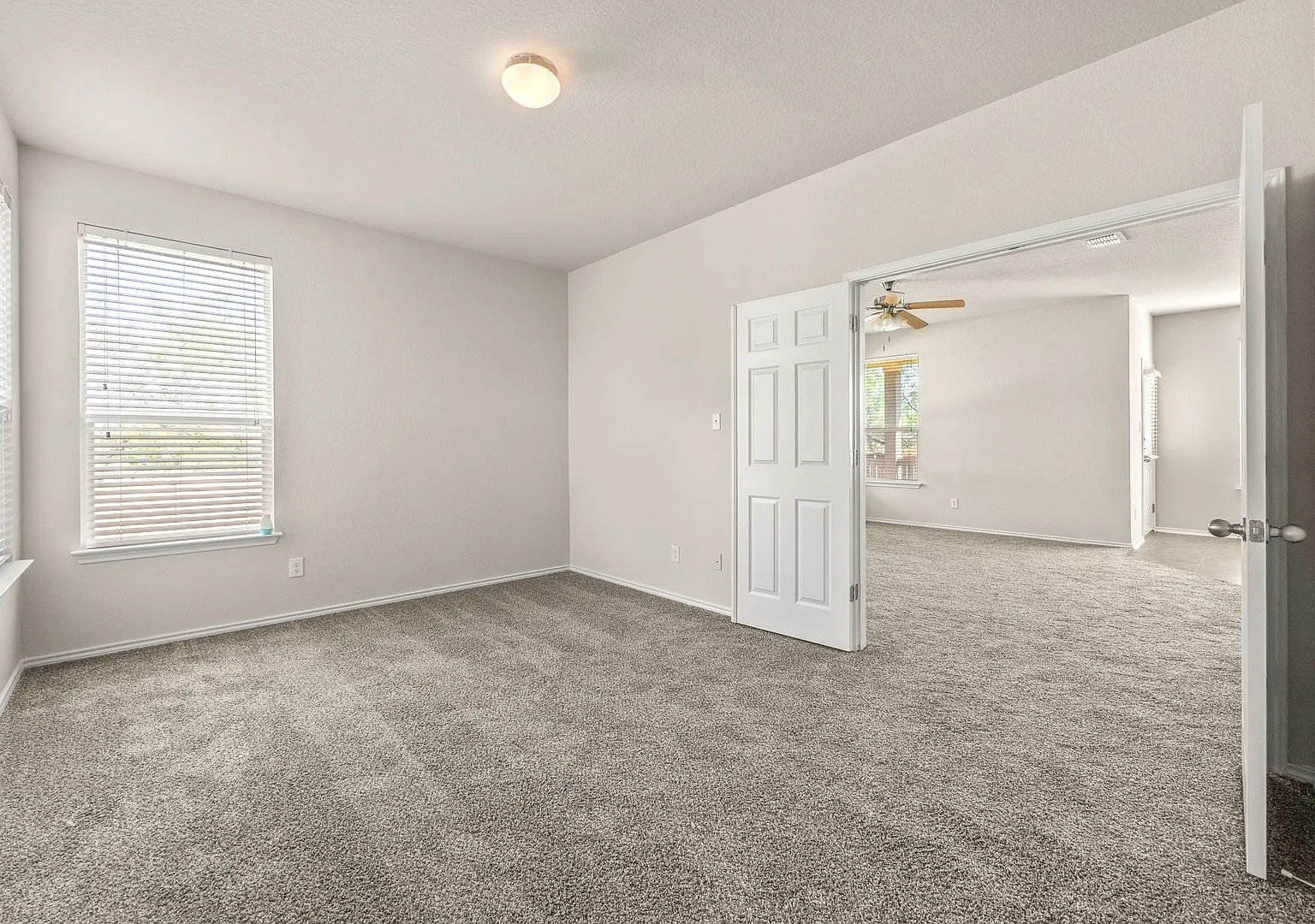 Spacious 4-Bedroom Solana Ridge Home with Office, Game Room & Large Backyard — Photo 3