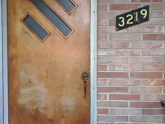 3rd image of 3219 Shaw Ln
