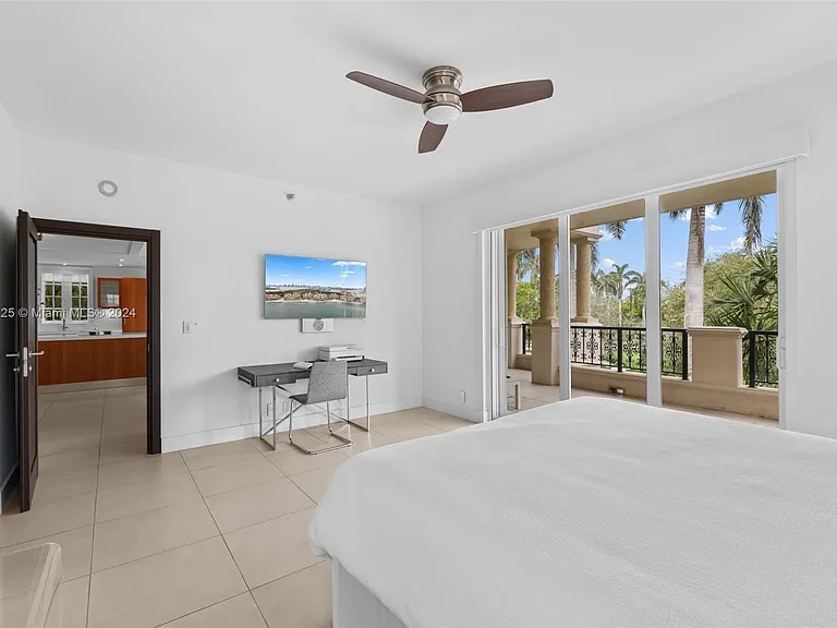 19127 Fisher Island Dr #19127 — Photo 24