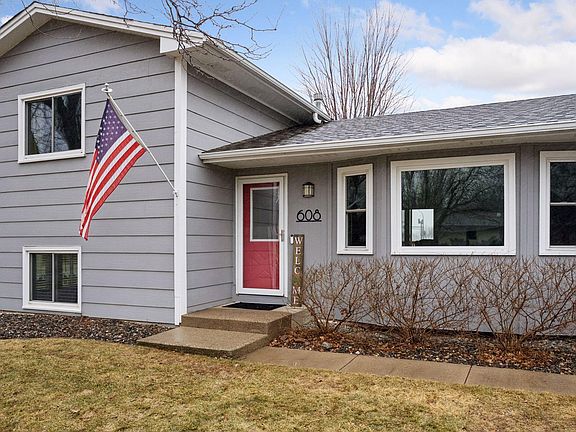 2nd image of 608 Ridge Dr SE