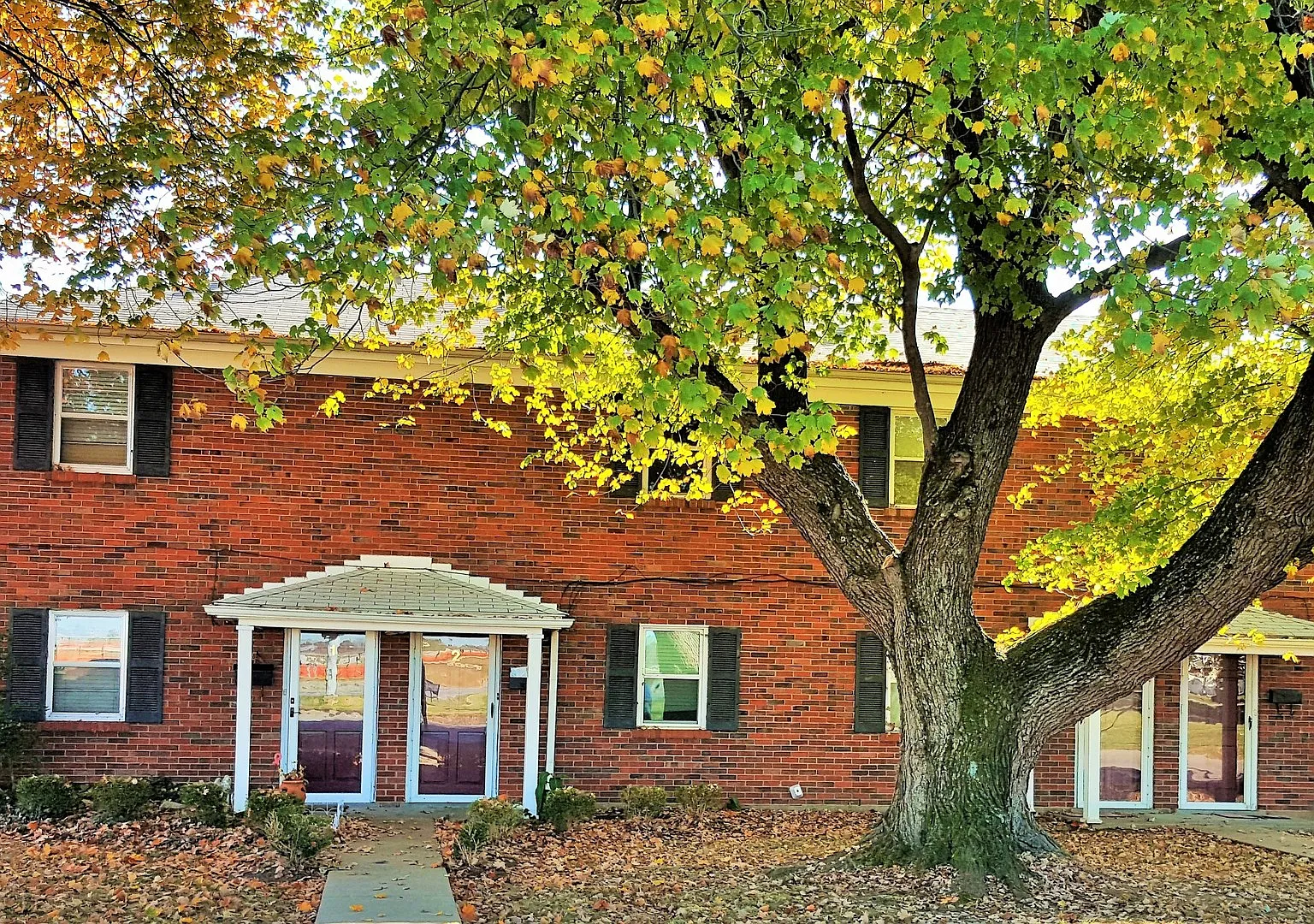 Fantastic 2 Bedrooms, 1.5 Baths, Townhouse, Close to St. Matthews and Bowman Field! — Photo 3