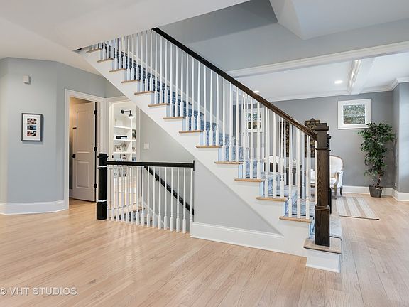 4th image of 170 Woodland Ave