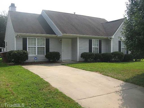 3rd image of 407 Old Treybrooke Dr