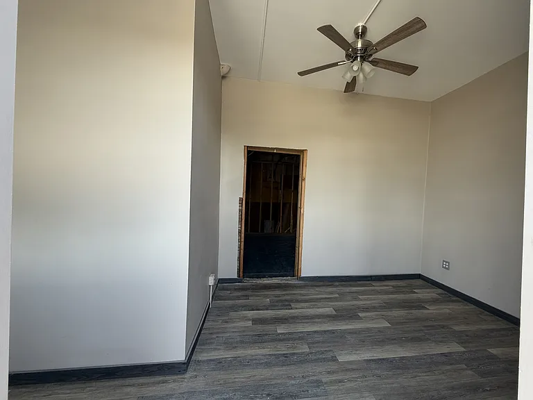 202 W 2nd St — Photo 9