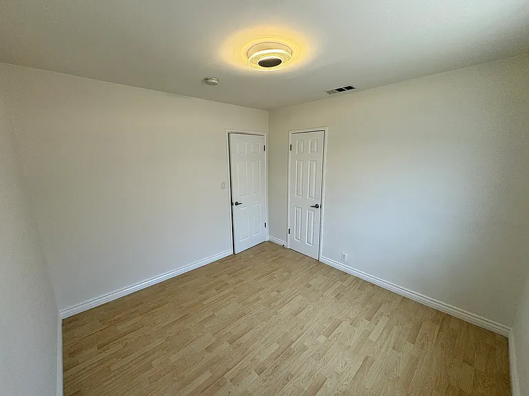 14933 Sylvan St — Photo 6