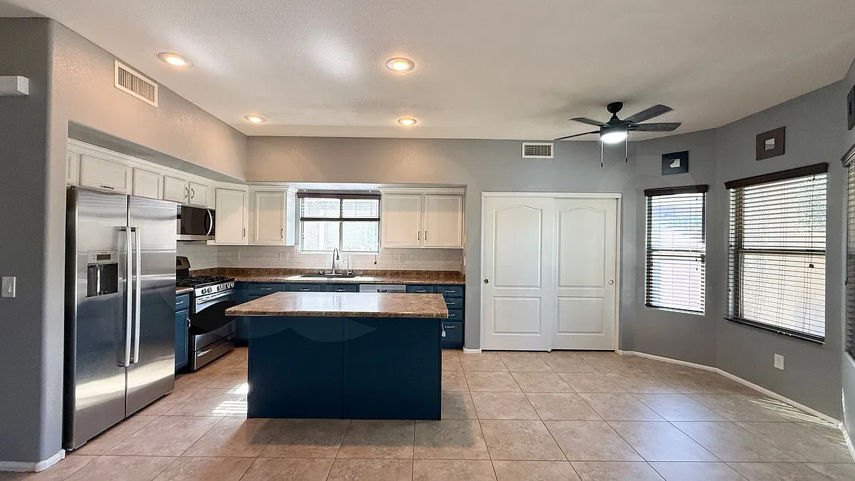 4 bed, 2.5 bath, 2257 sqft, $2,850 — Photo 3