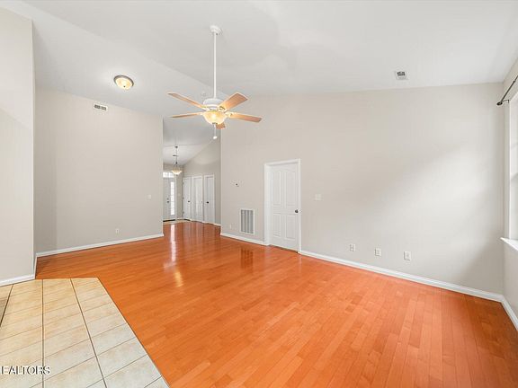 4th image of 1456 Graybrook Ln