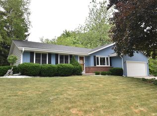 6753 Hilldale Ct, Greendale, WI 53129