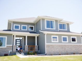 5527 165th St, Urbandale, IA 50323