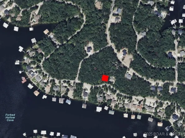 232 Grand Cove Rd, Sunrise Beach, MO 65079
