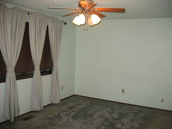5th image of 515 Calistoga St W
