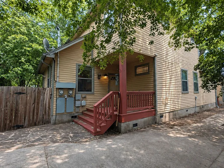 200 W North Loop Blvd #B — Photo 2