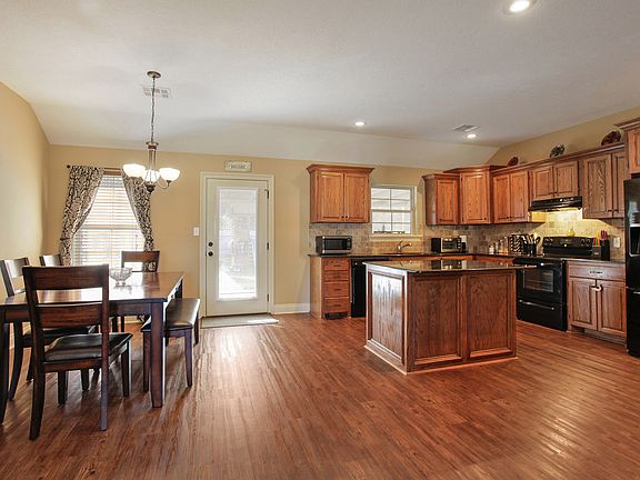 3rd image of 3523 Clint Dr
