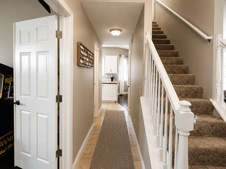 1410 Raspberry Ave — Photo 3