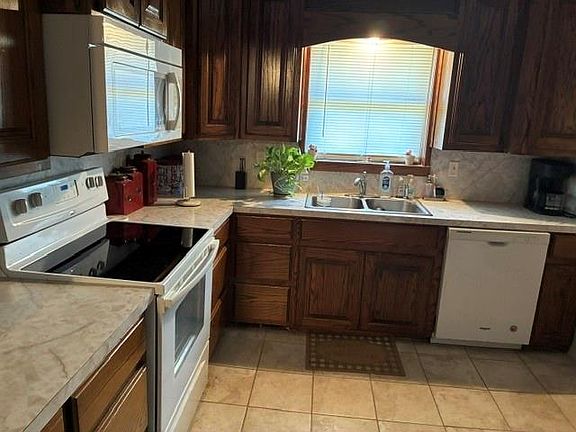 3rd image of 419 Olive Blvd