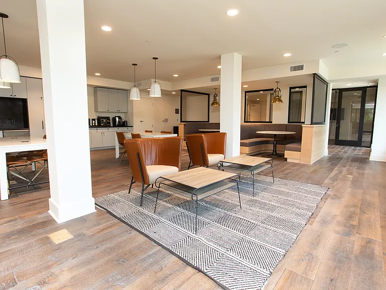 Lakeside Drive Apartments — Photo 28