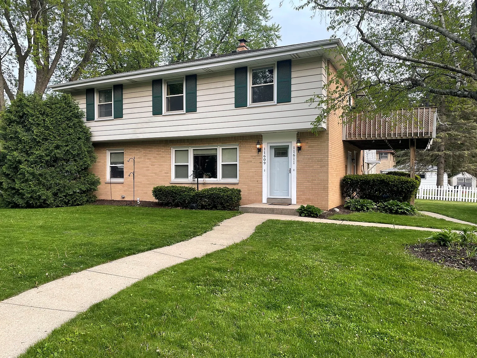 3 bed, 1.5 bath, 1250 sqft, $2,200 — Photo 1