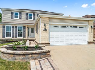 794 Randi Ln, Hoffman Estates, IL 60169