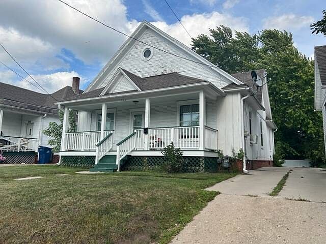2nd image of 711 N Main St