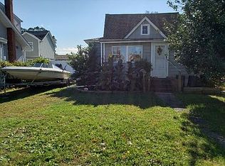 114 Scudder Ave, Copiague, NY 11726
