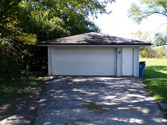 2nd image of 16614 Finch Ave