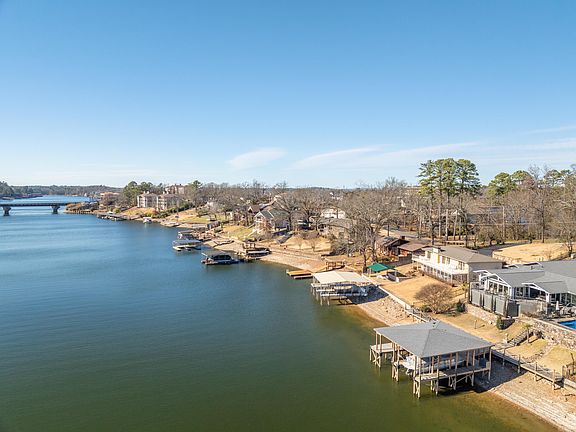 4th image of 302 Long Island Dr
