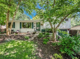 2003 NE 62nd St, Kansas City, MO 64118