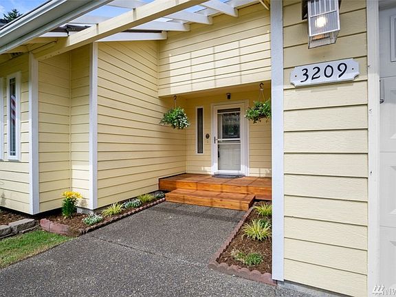 3rd image of 3209 Woodland Dr SW