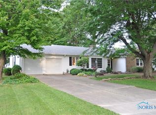 1921 Valley View Ter, Fremont, OH 43420