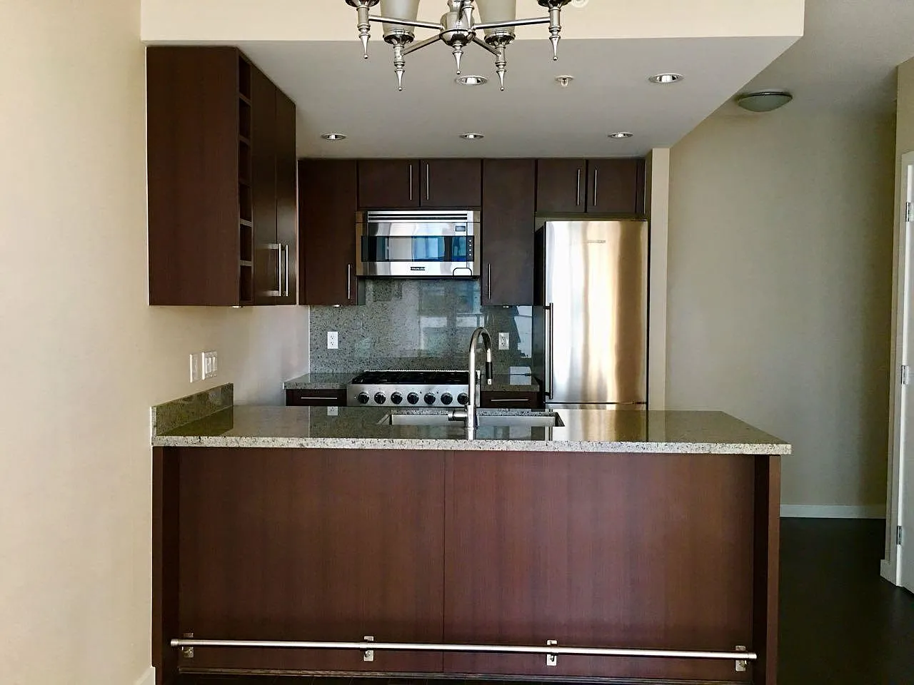 1 bed, 521 sqft, $2,400 — Photo 2