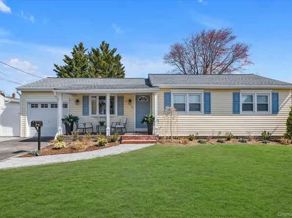 77 Lloyd Avenue, North Babylon, NY 11703