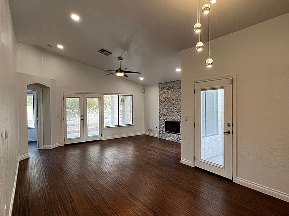 3rd image of 5273 Crooked Valley Dr