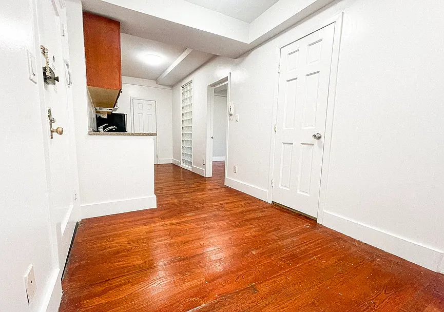 11 Waverly Pl #6K