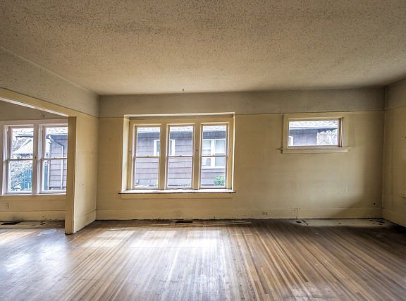 2nd image of 234 Fulton St