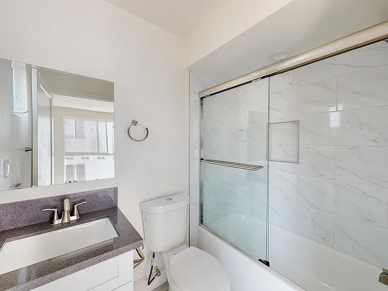 953 1/2 N Mariposa Ave #1/2 — Photo 21