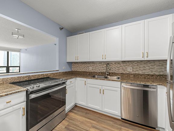 4th image of 400 N La Salle Dr APT 1309