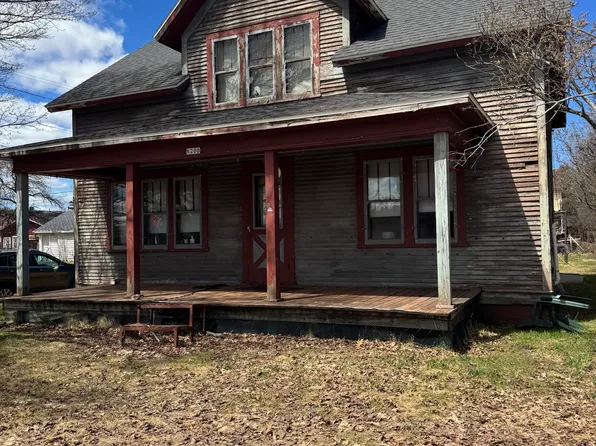 200 Nicholas Ave, Marquette, MI 49855