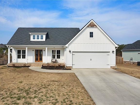 2nd image of 19 Trotters Ln