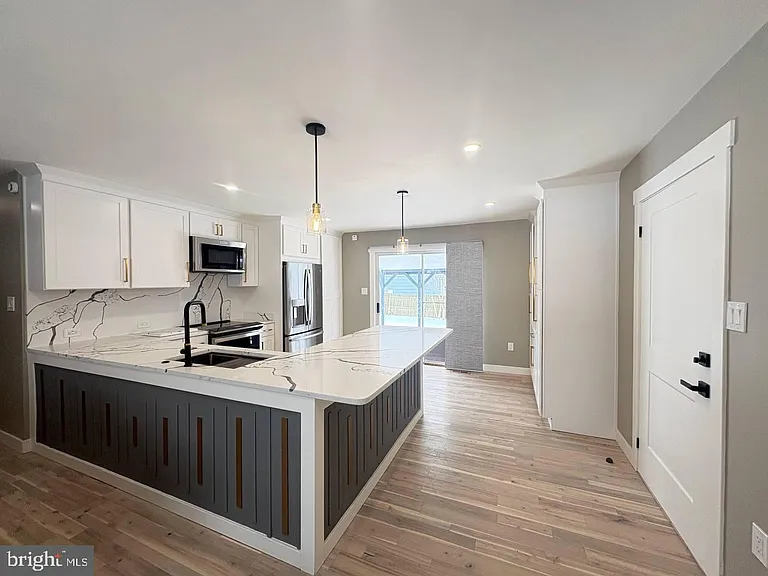 13223 Hawthorn Ln — Photo 4