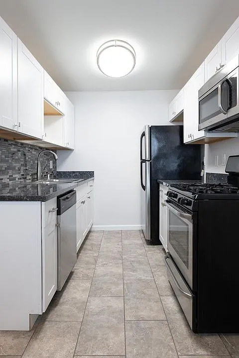 Tiara Apartments — Photo 4