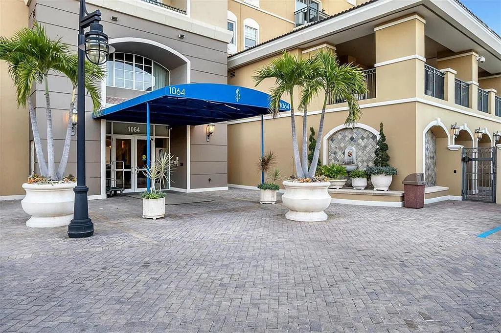 2 bed, 2.0 bath, 1084 sqft, $6,000 — Photo 3