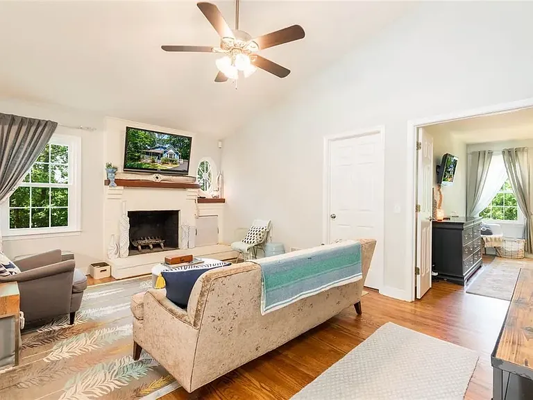 700 Victorian Ct — Photo 10