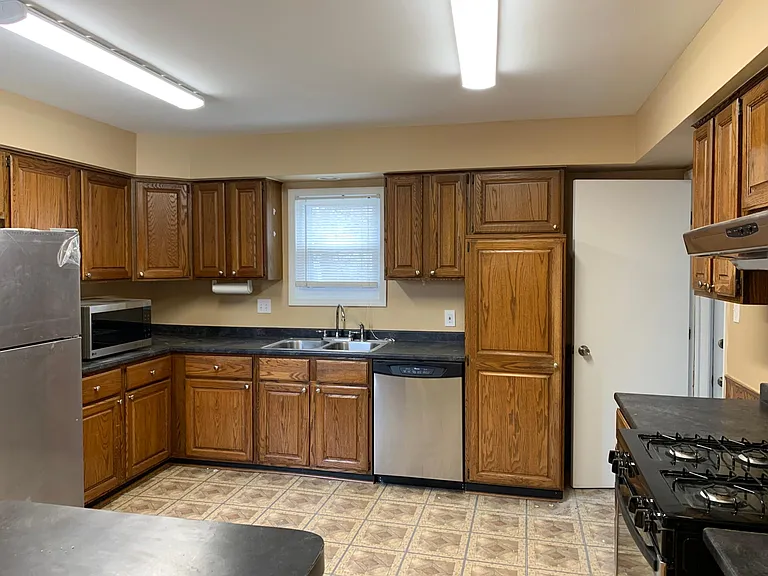 22181 Marlow Ave — Photo 4