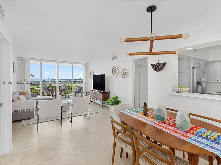 5600 Collins Ave #14R — Photo 9