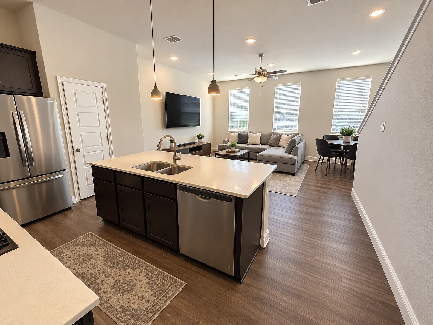 3 bed, 1857 sqft, $2,600 — Photo 2