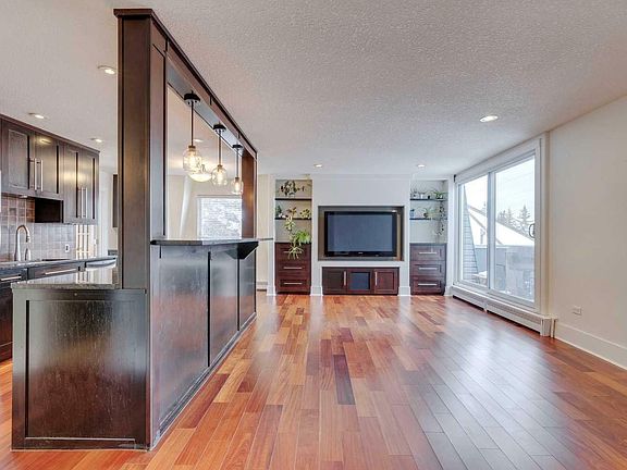 3rd image of 301-312 Cedar Cres SW #301