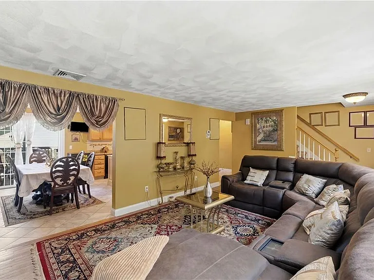 90 Rowley St — Photo 1