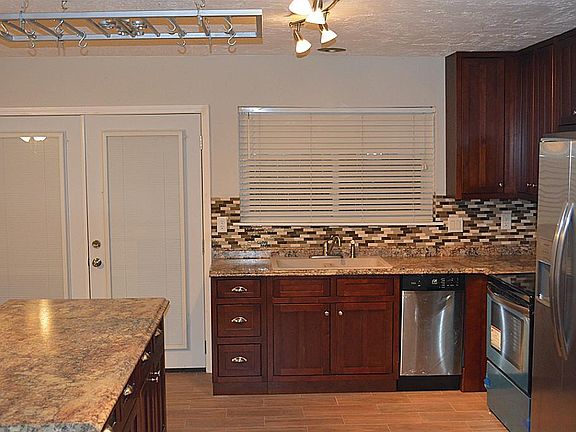 4th image of 16923 Hibiscus Ln