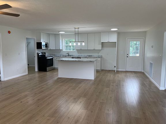 2nd image of 825 Quiet Oaks Way